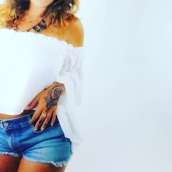 NWT white crop off shoulder top - Picture 1 of 5